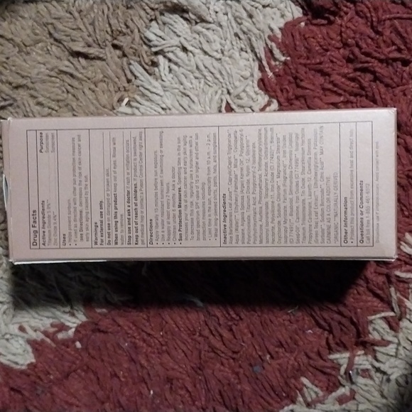 Josie Maran_ Argan Daily Mostorizer SPF 47 - Picture 4 of 4